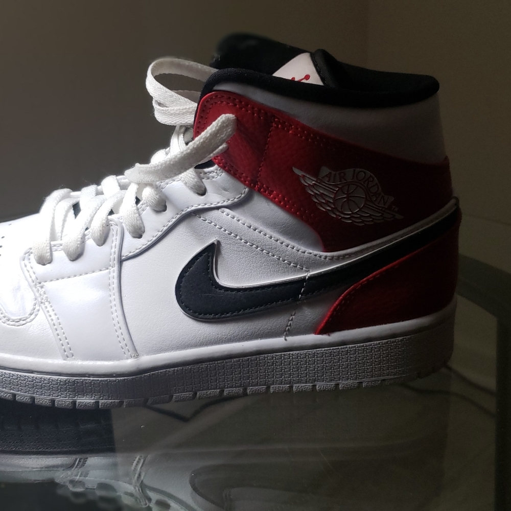 Nike Air Jordan 1 mid white Chicago